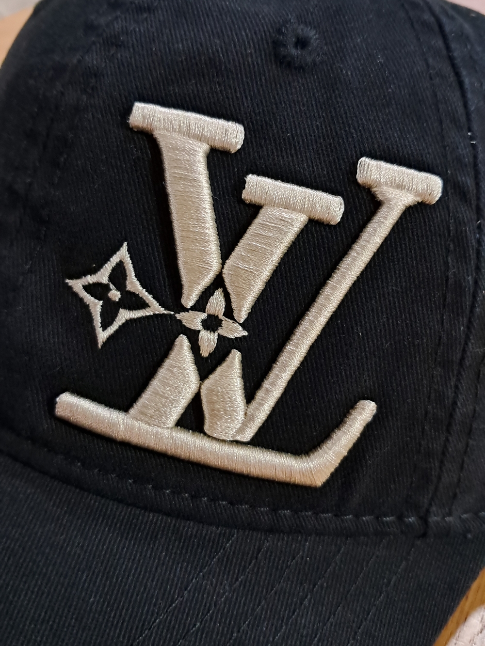 Louis Vuitton Black Baseball Cap with White LV Logo - Picture 4 of 4
